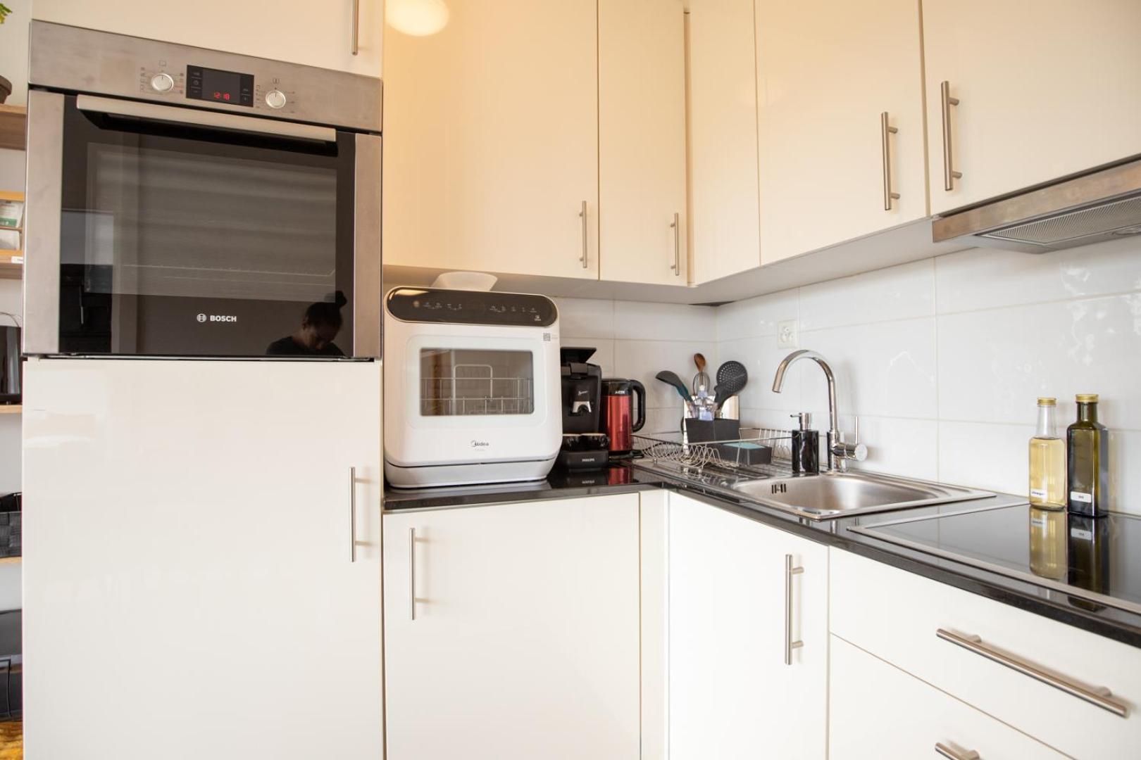 Special Modern Lisa Basel, Bahnhof Grossbasel 10-star Apartment *